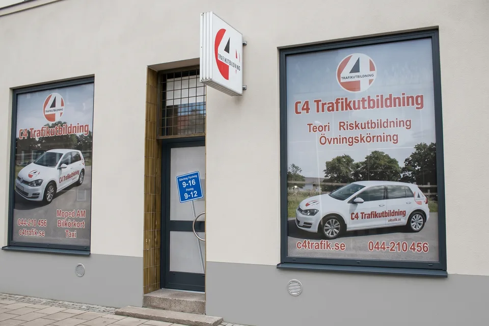 Entrén till C4 Trafikutbildning på Götgatan
